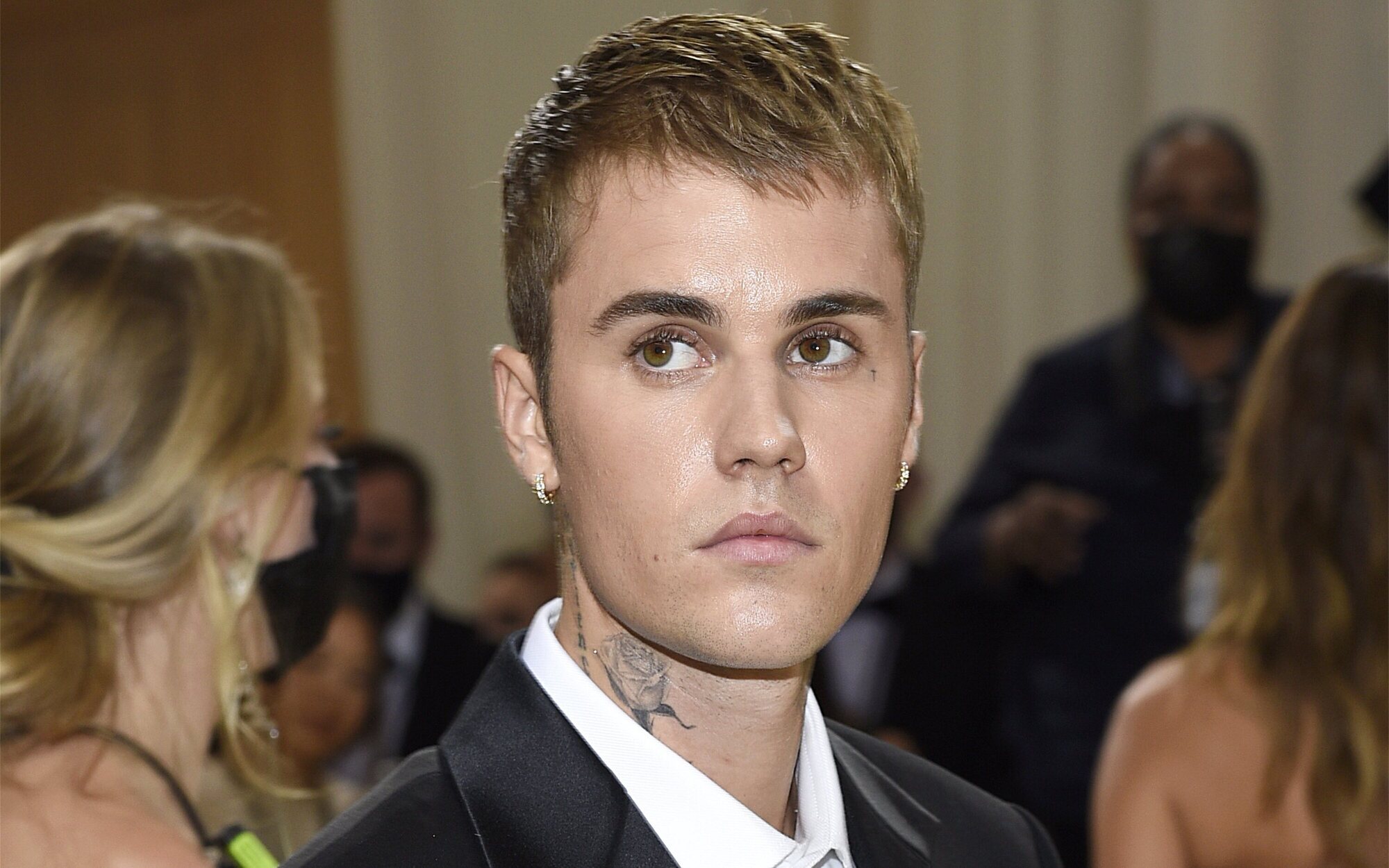 Justin Bieber cancela parte de su gira por una parálisis facial causada por un virus