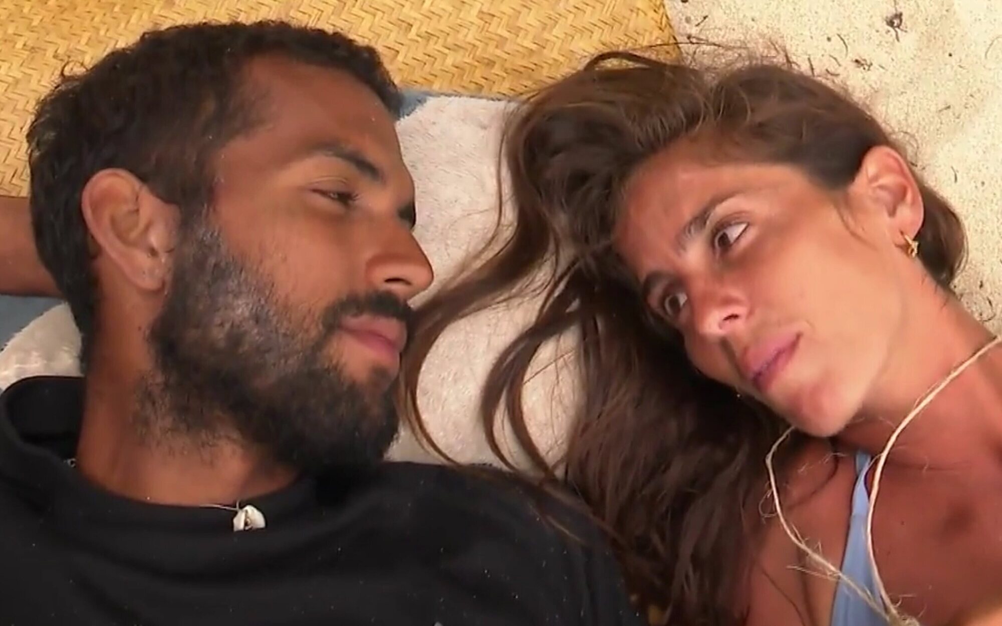 'Supervivientes 2022': Yulen Pereira y Anabel Pantoja, pillados en un arranque de pasión bajo el saco