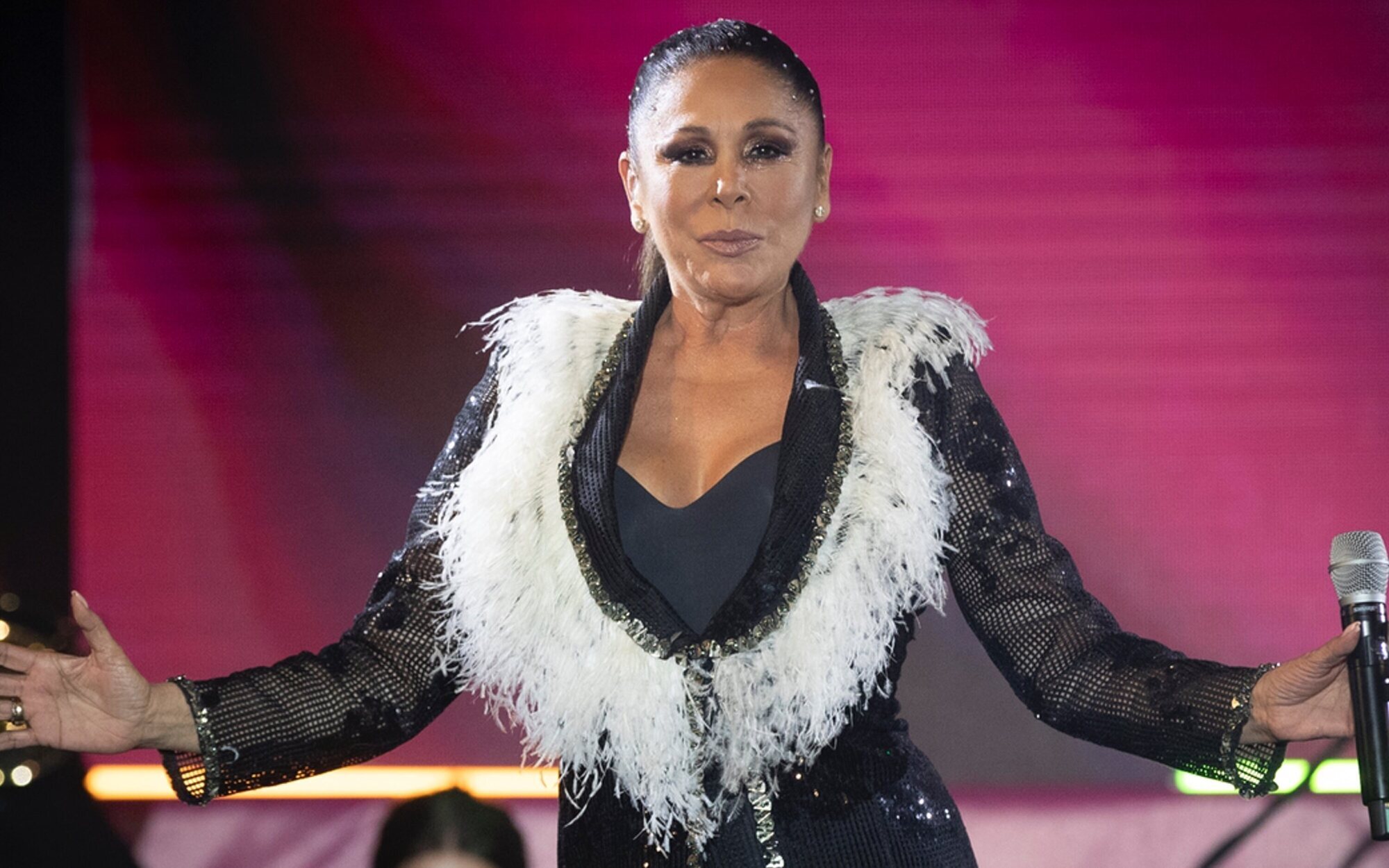 Isabel Pantoja alimenta los rumores sobre su sexualidad en el Orgullo de Madrid: "Yo soy una más de ustedes"