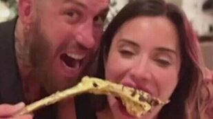 Críticas a Pilar Rubio y Sergio Ramos por comerse un chuletón de oro de 900 euros: "Paletos que tienen dinero"