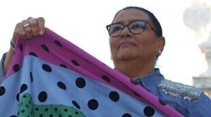 María del Monte sale del armario en el Orgullo LGTB+ ante la mirada de su novia: "Soy una más"