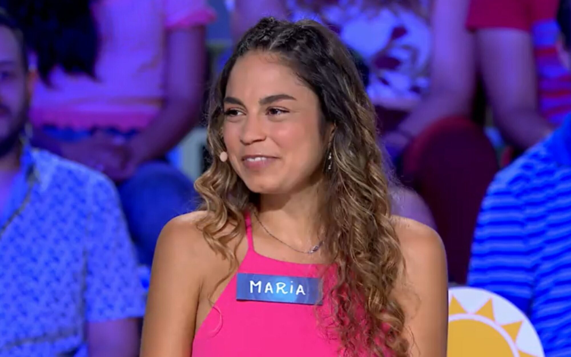 Una concursante de 'La ruleta de la suerte' resuelve los paneles con el abecedario de Rosalía