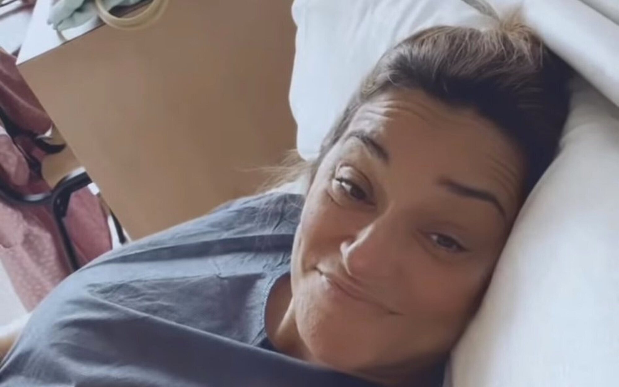 Toñi Moreno se somete a una operación de rodilla en sus vacaciones