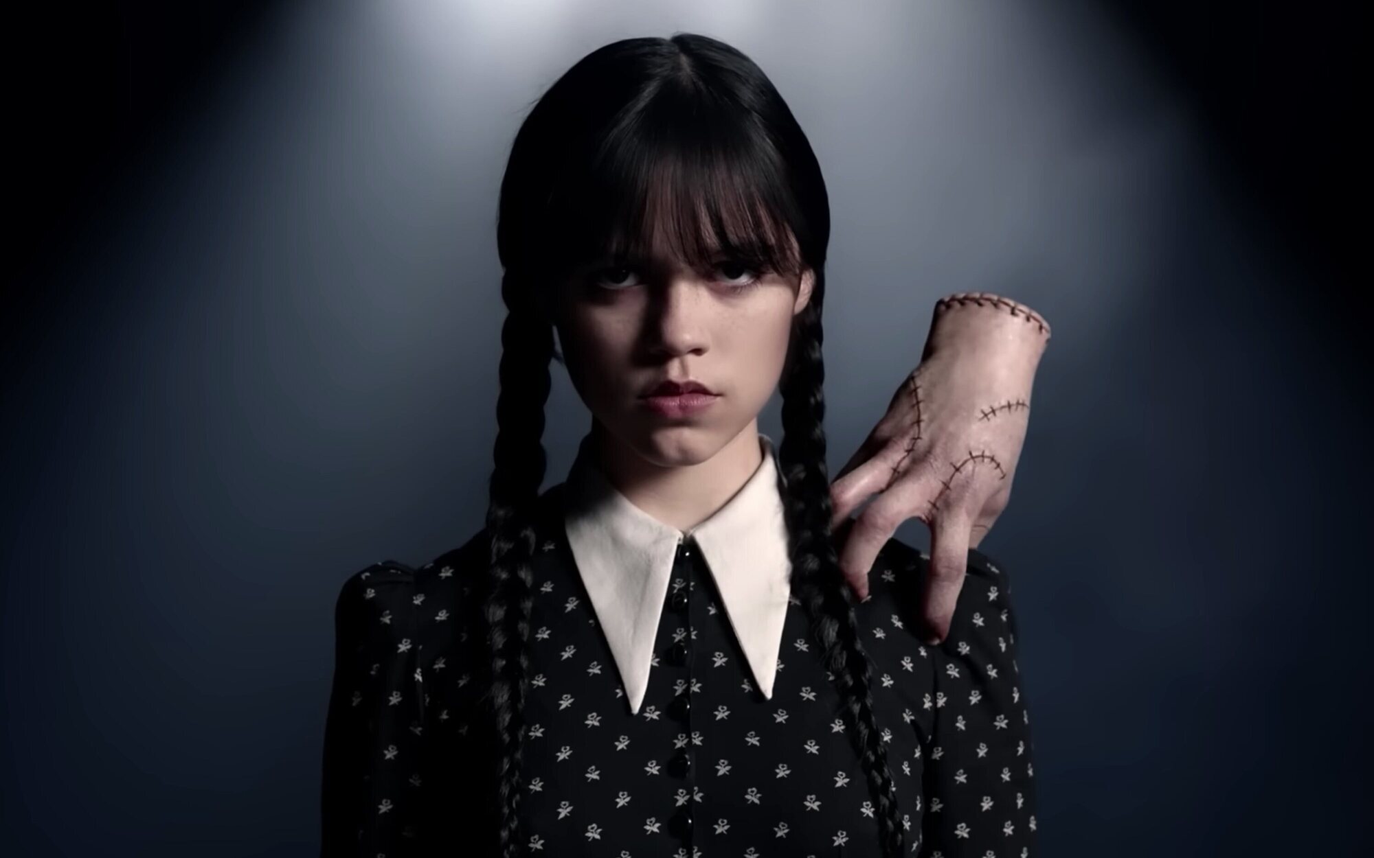 Netflix presenta a la familia Addams con el retrato de 'Wednesday'