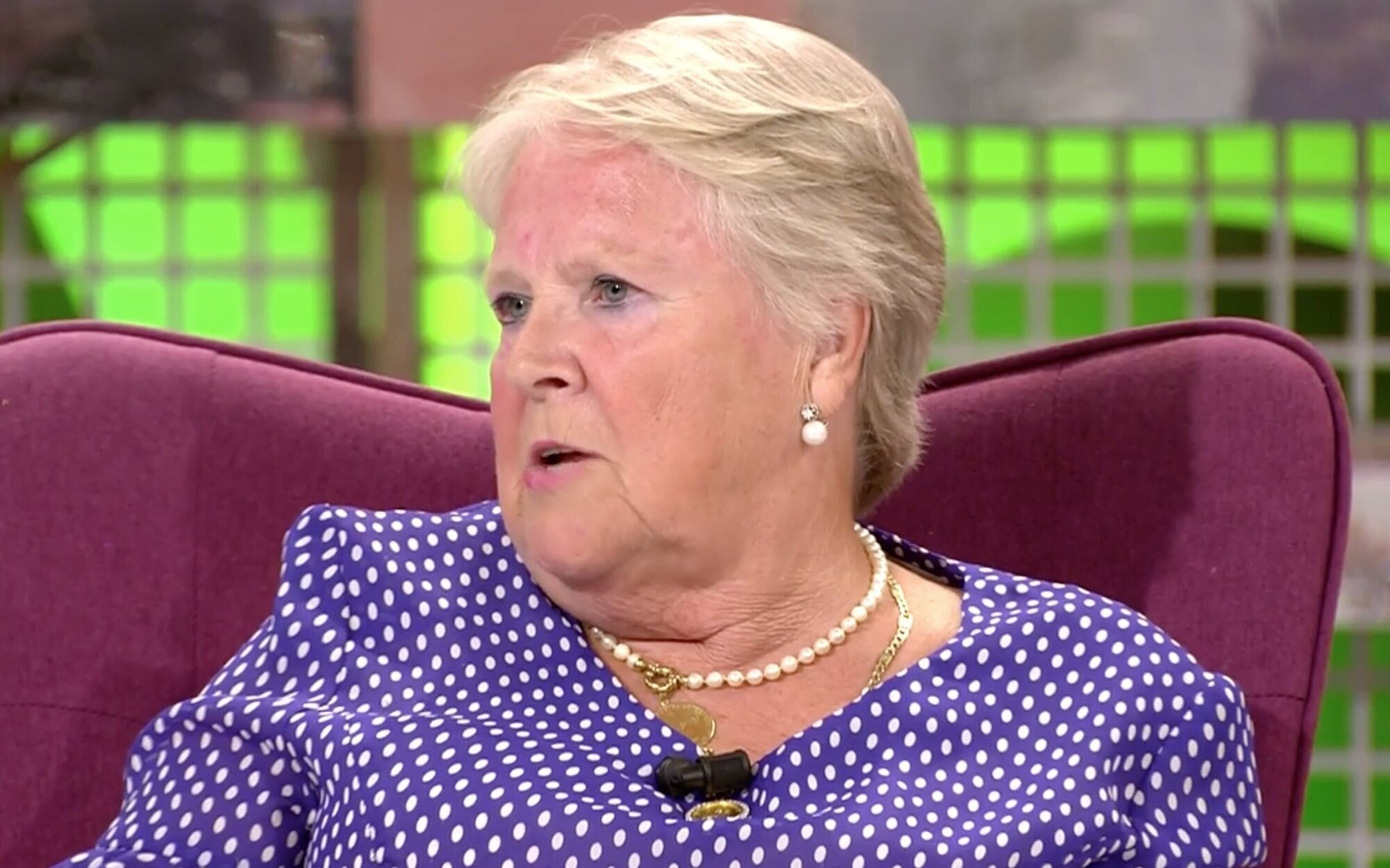 El show de 'Sálvame' con las vecinas traidoras: Enfrentamiento entre jubiladas y agua por los aires de nuevo