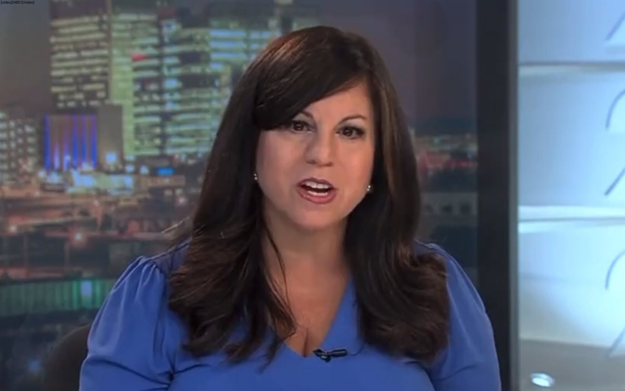 Una presentadora de informativos sufre un derrame cerebral en pleno directo: "Me está pasando algo..."