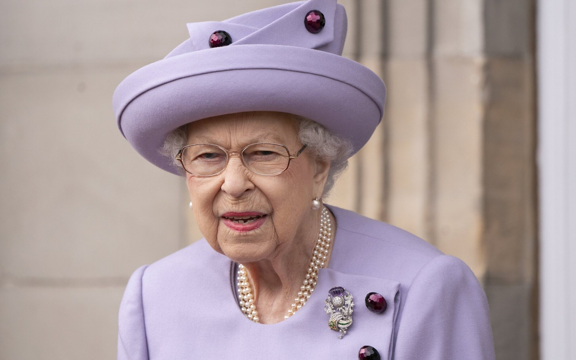 BBC interrumpe su programación habitual por el grave estado de salud de la reina Isabel II