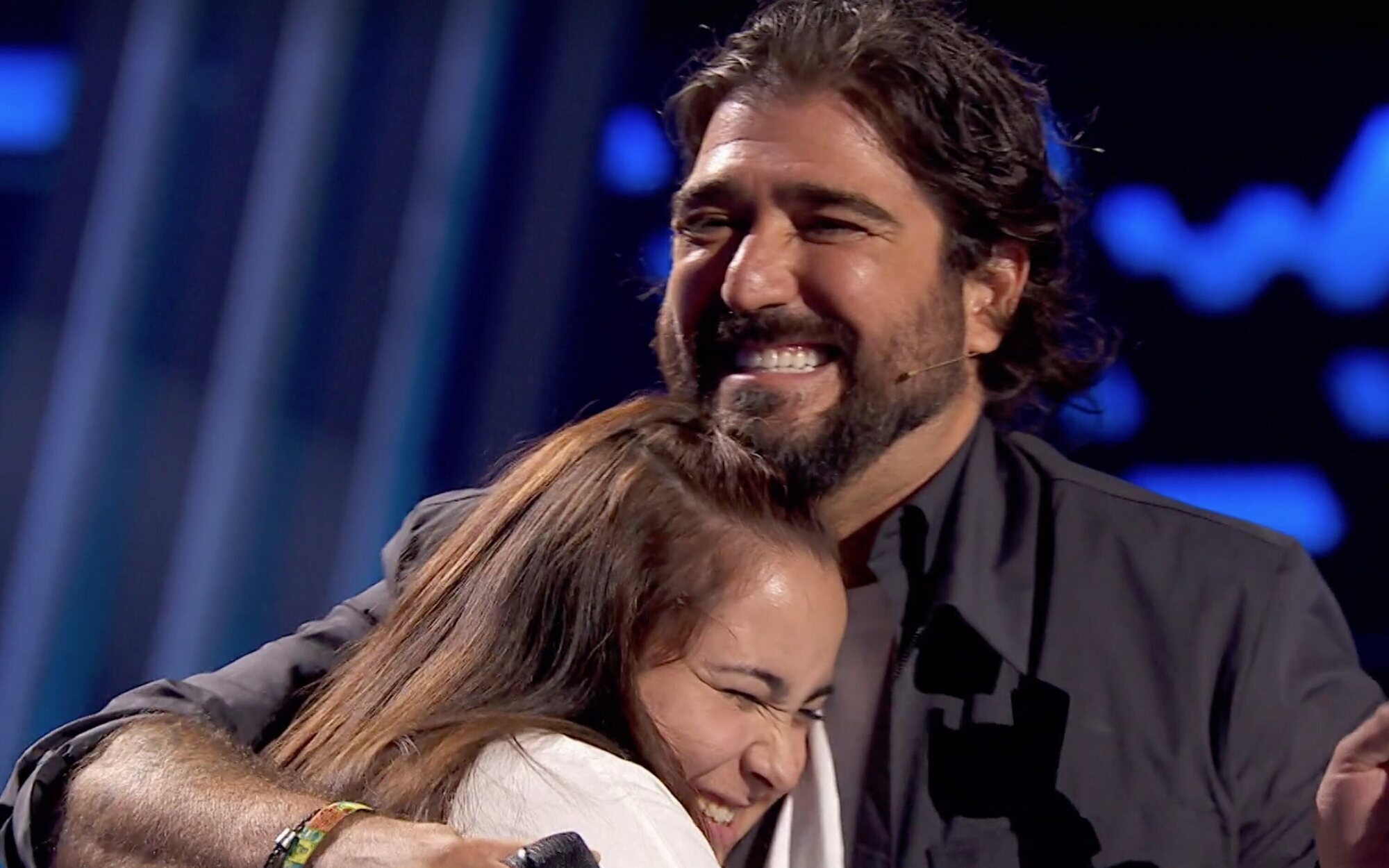 Antonio Orozco se emociona al encontrarse en 'La Voz' con la joven que  viralizó Mi héroe en el confinamiento - FormulaTV