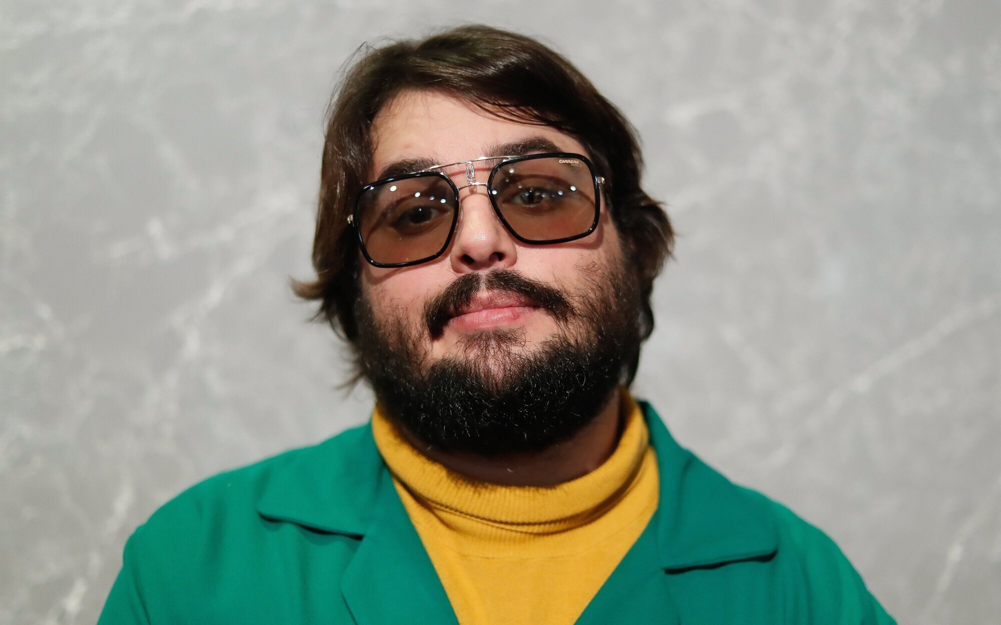 Brays Efe reflexiona acerca de que actores heterosexuales interpreten personajes gays