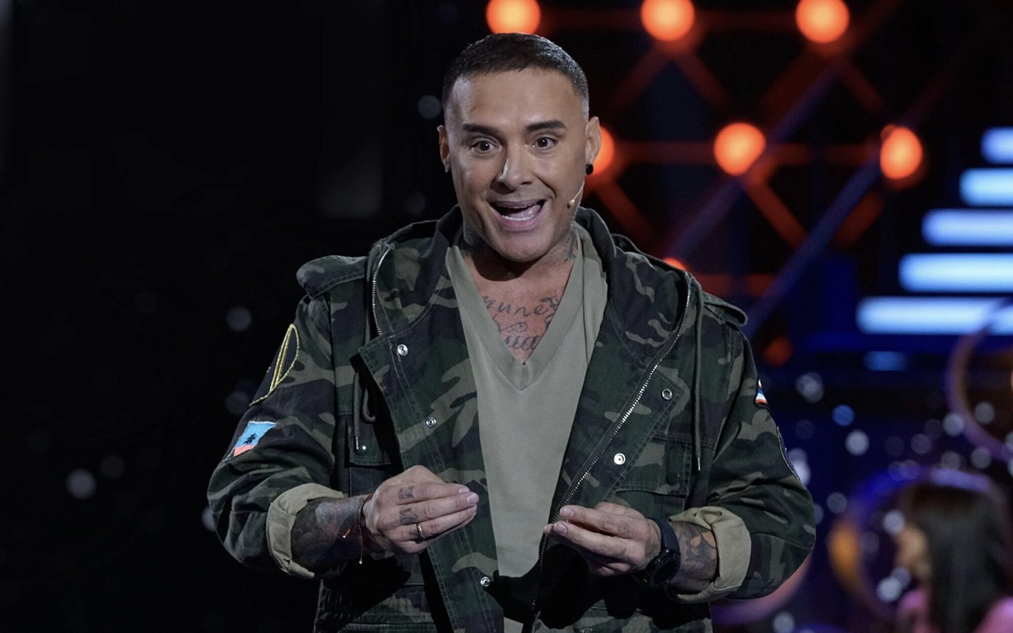 La Justicia prohíbe a Dinio intervenir en los medios para hablar sobre su detención por agredir a su mujer