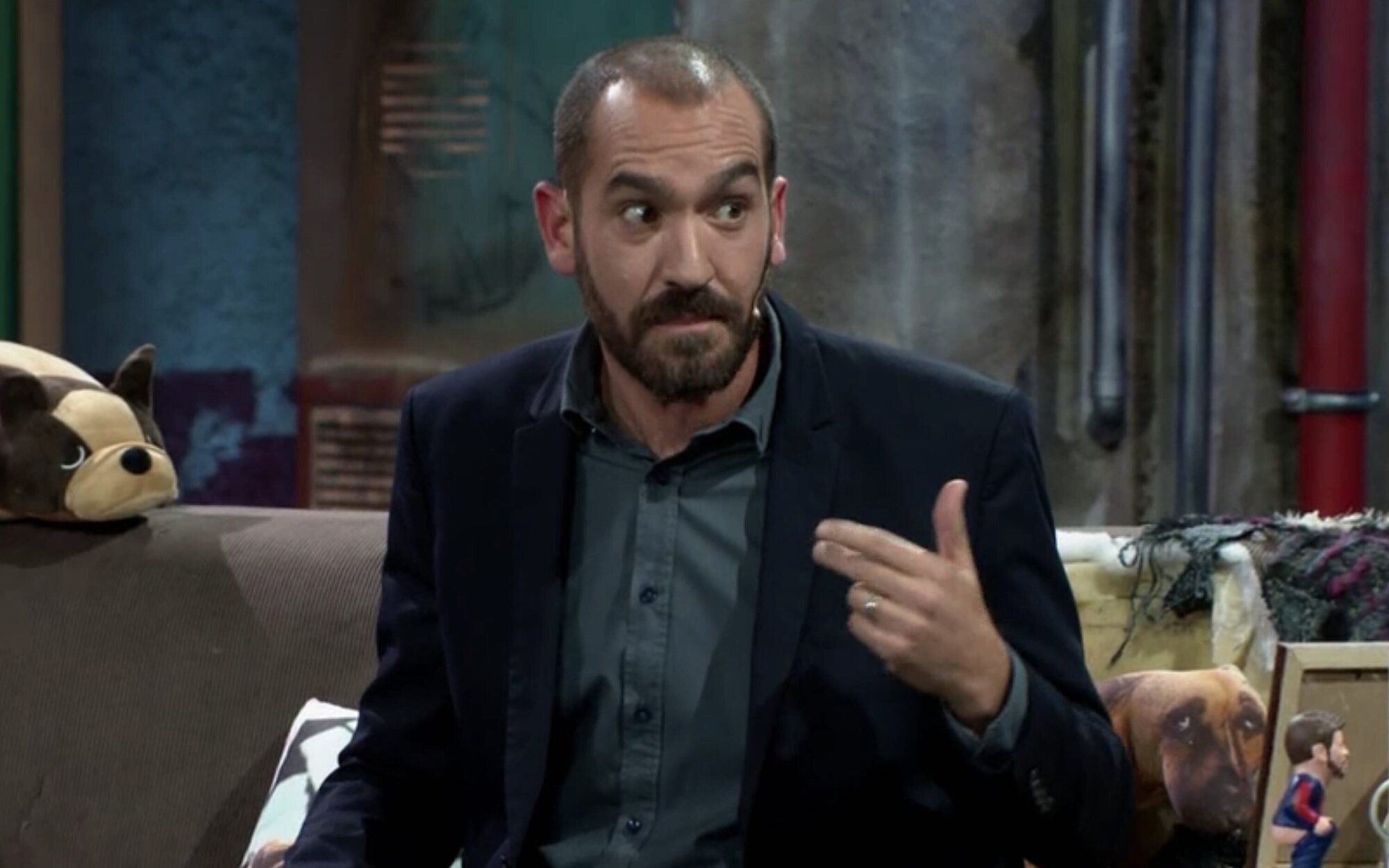 El bofetón de Jorge Ponce a un transeúnte sorprendido por 'La resistencia': "¿Un abrazo y luego una hostia?"