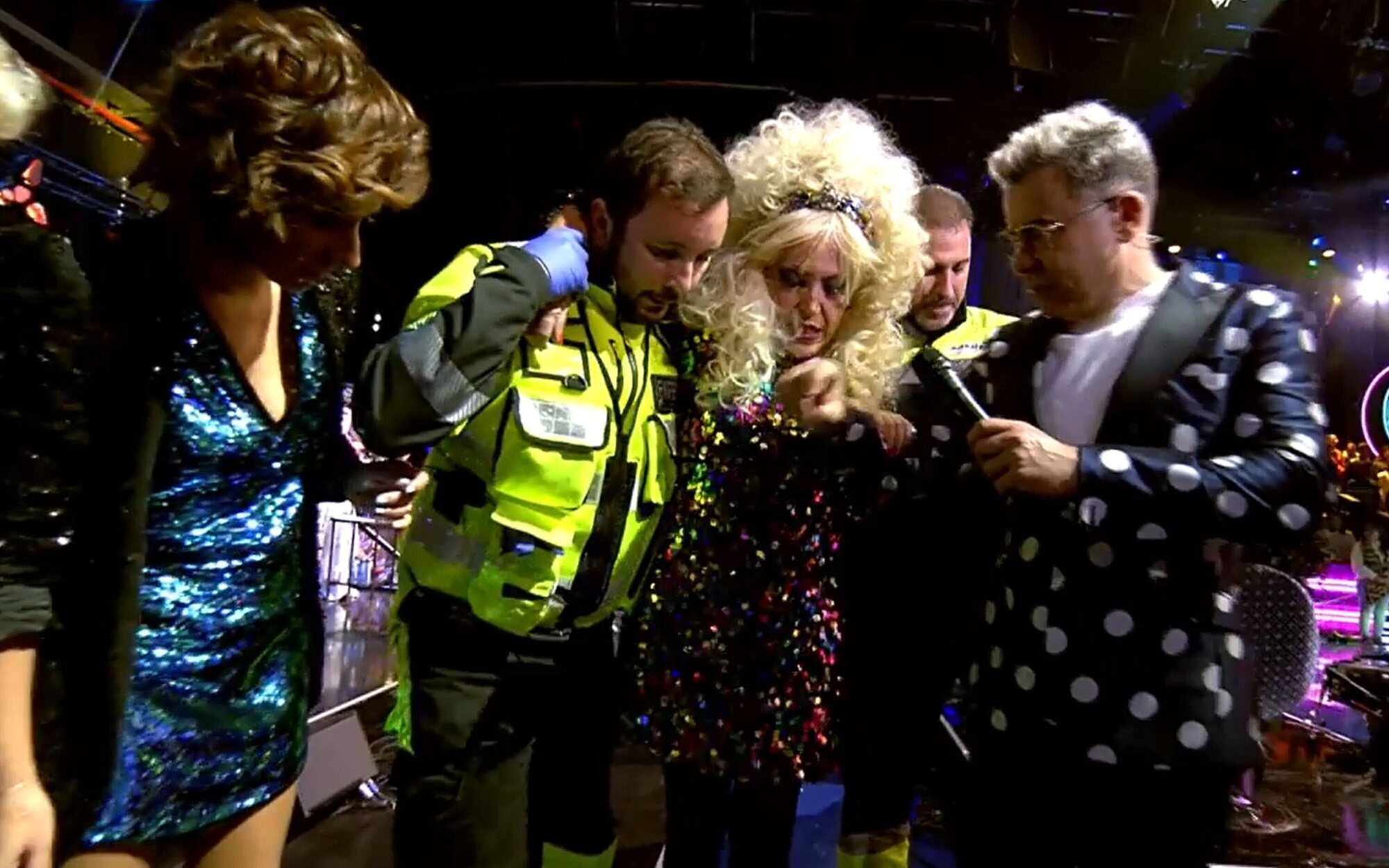 Lydia Lozano, atendida de urgencia en el 'Mediafest Night Fever' tras sufrir una grave caída