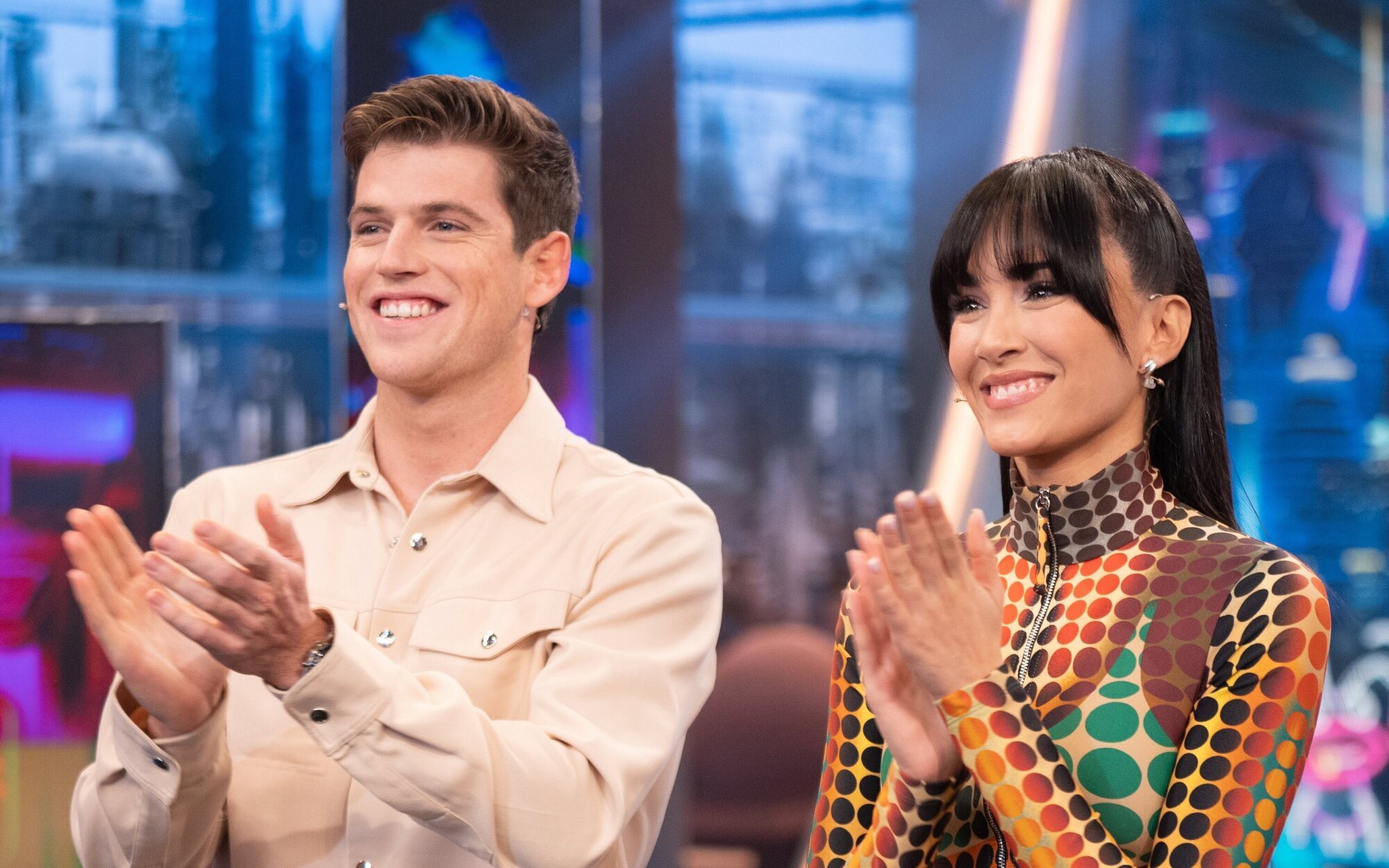 Aitana evita aclarar si ha roto con Miguel Bernardeau y pide ayuda: "No me grabéis en casa, estoy sola y paso miedo"