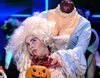 Miki Nadal ayuda a Cristina Pedroche a "guardarse el pezón" por culpa de su disfraz de Halloween