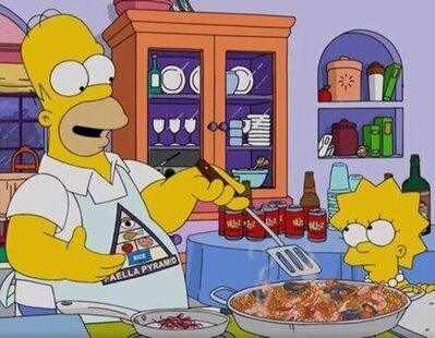Homer Simpson desata la polémica al cocinar su primera paella valenciana: 