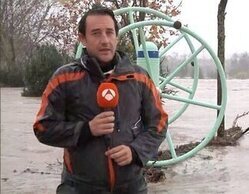 Aluvión de críticas a 'Antena 3 Noticias' por poner en riesgo la integridad de un reportero