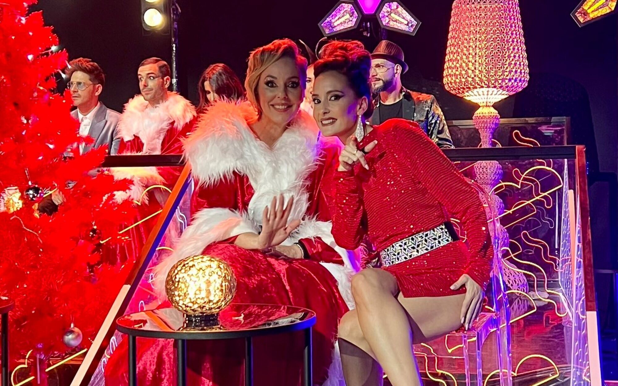 Rocío Carrasco gana la gala navideña del 'Mediafest Night Fever' junto a su amiga Anabel Dueñas