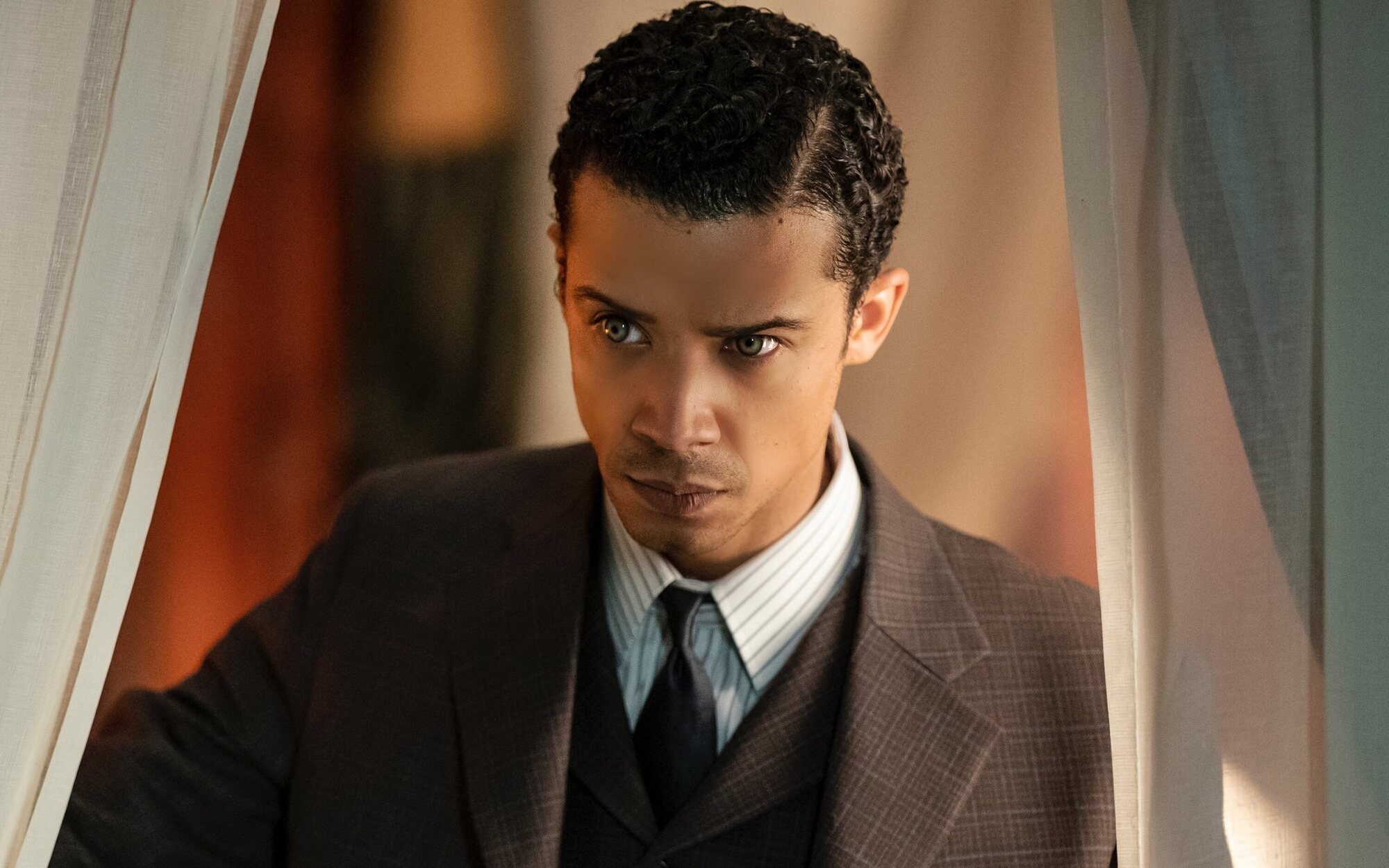 Rolin Jones, creador de 'Entrevista con el vampiro': "Anne Rice me gritaría por las decisiones que he tomado"