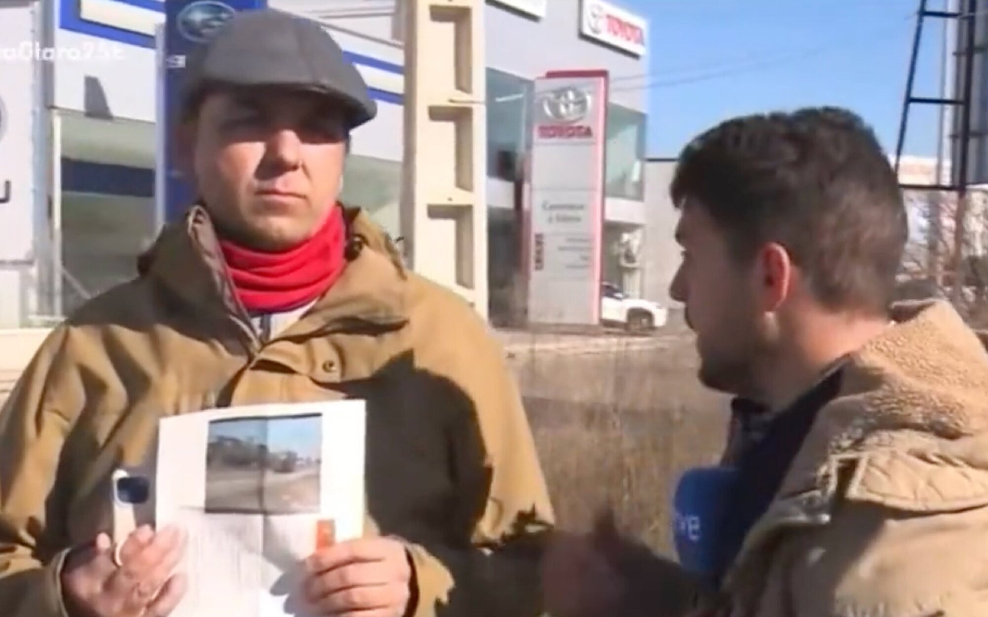 Un hombre insulta a Pedro Sánchez y amenaza a un reportero de 'Hablando claro' en directo 
