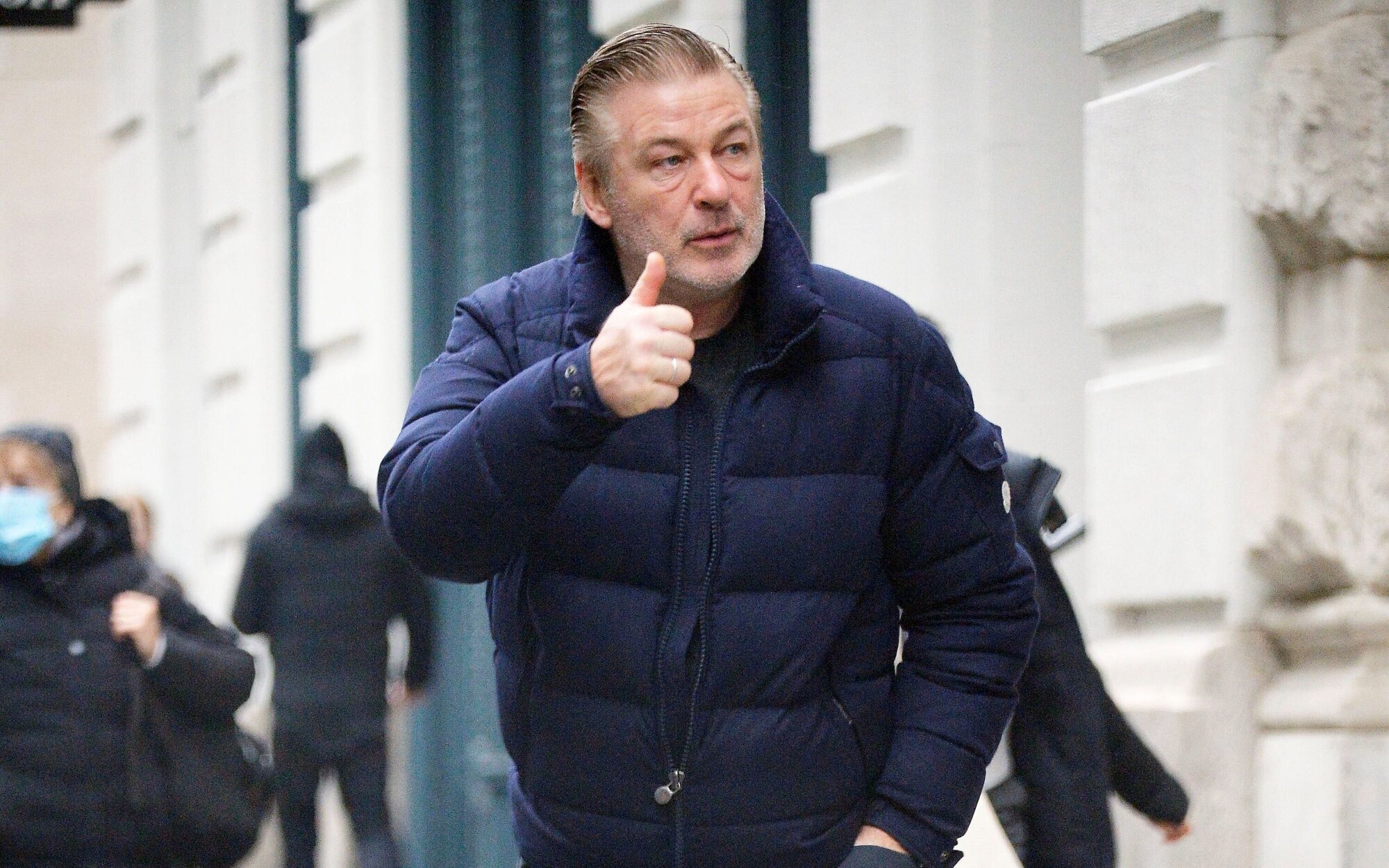 La familia de Halyna Hutchins demanda a Alec Baldwin por negligencia: "No nos pidió perdón"