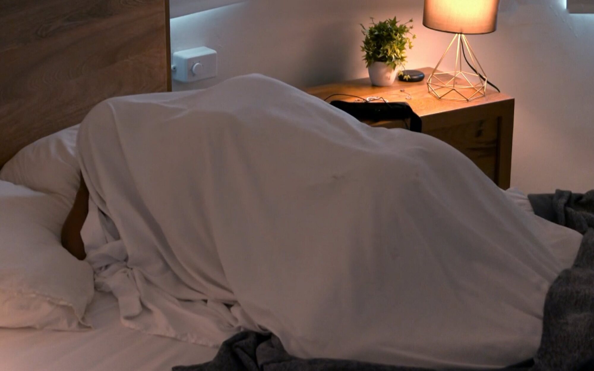 David Vaquero protagoniza el primer edredoning de 'La isla de las tentaciones 6' tras llorar por Elena Adsuara