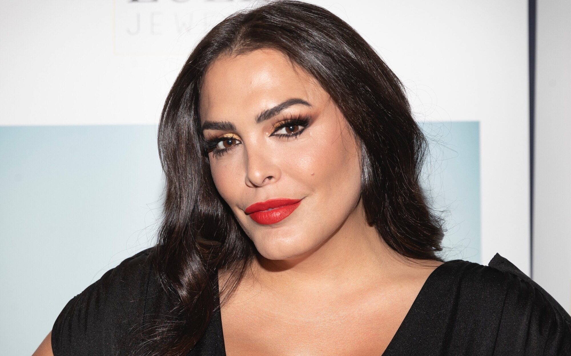 Amor Romeira se derrumba al contar que le han suspendido su cuenta tras denunciar que ha sufrido acoso sexual