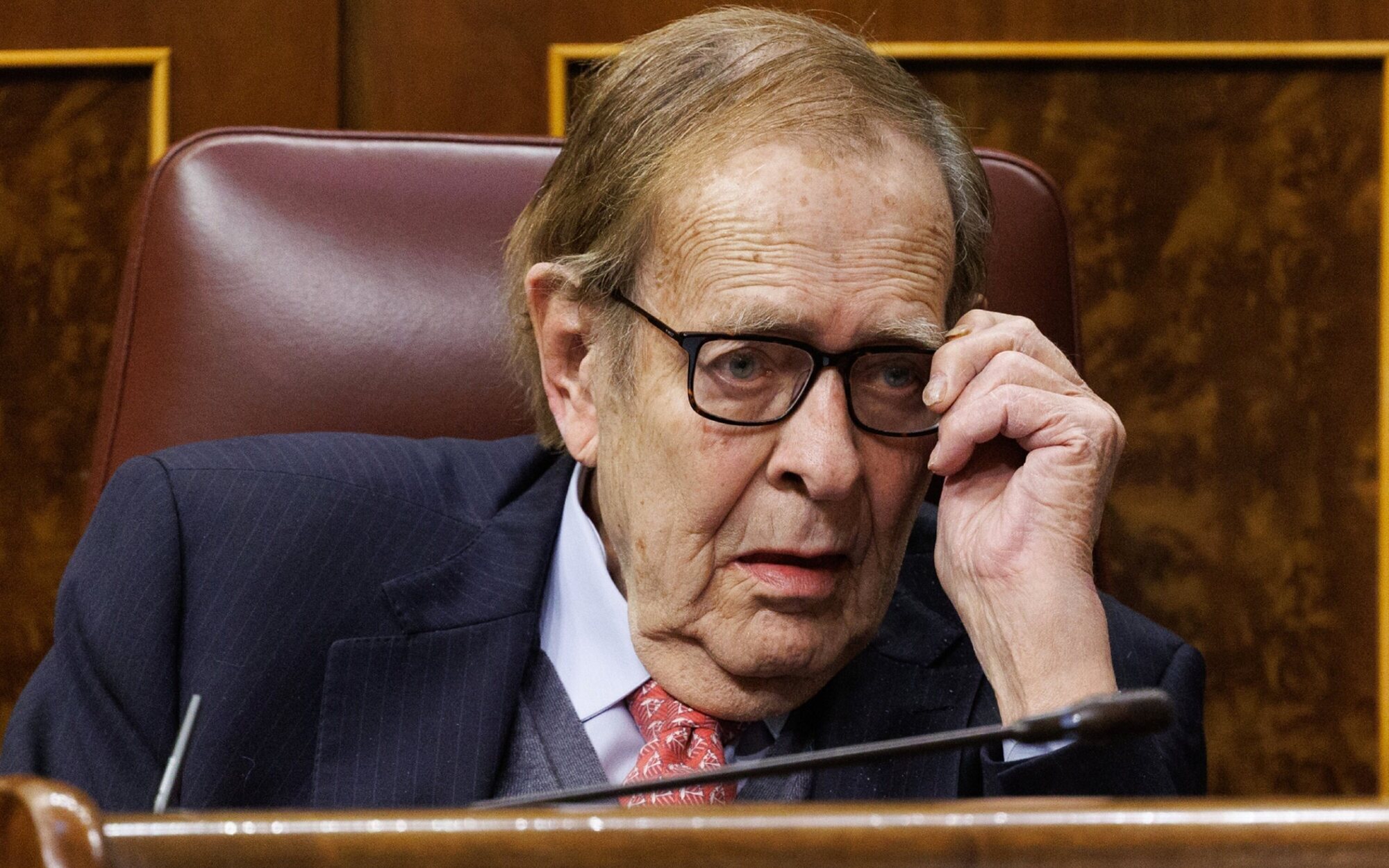 Canal 24 horas lidera gracias a la moción de censura (6,4%) por encima del 'Cine western'