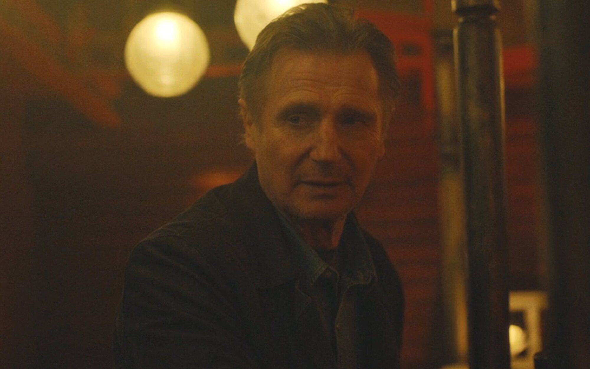 La historia detrás del surrealista cameo de Liam Neeson en 'Atlanta': "Se abrió en canal"