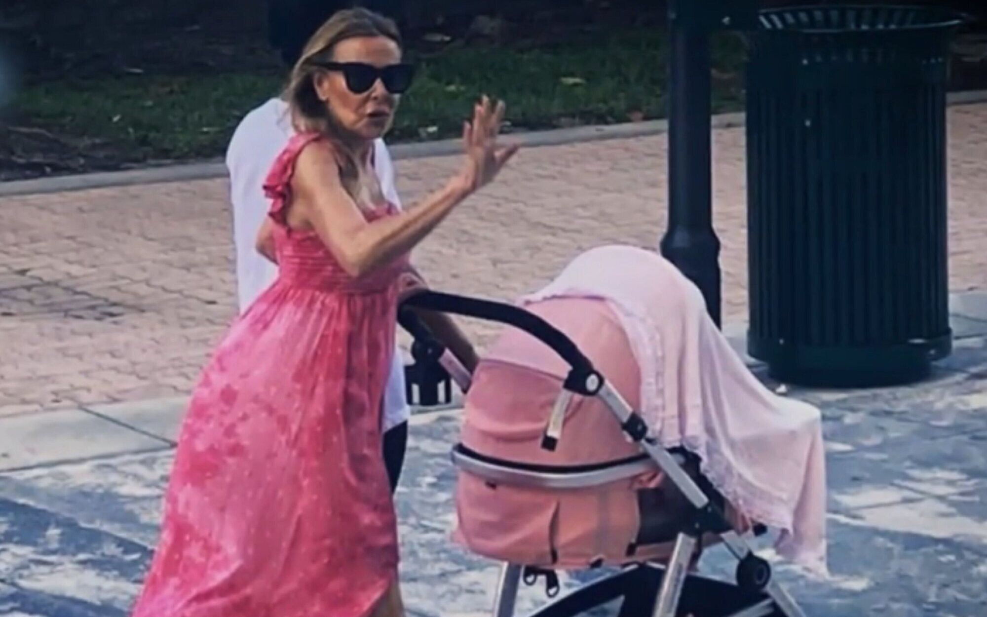 Telecinco ceba su especial sobre Ana Obregón con las primeras imágenes paseando a su nieta por Miami