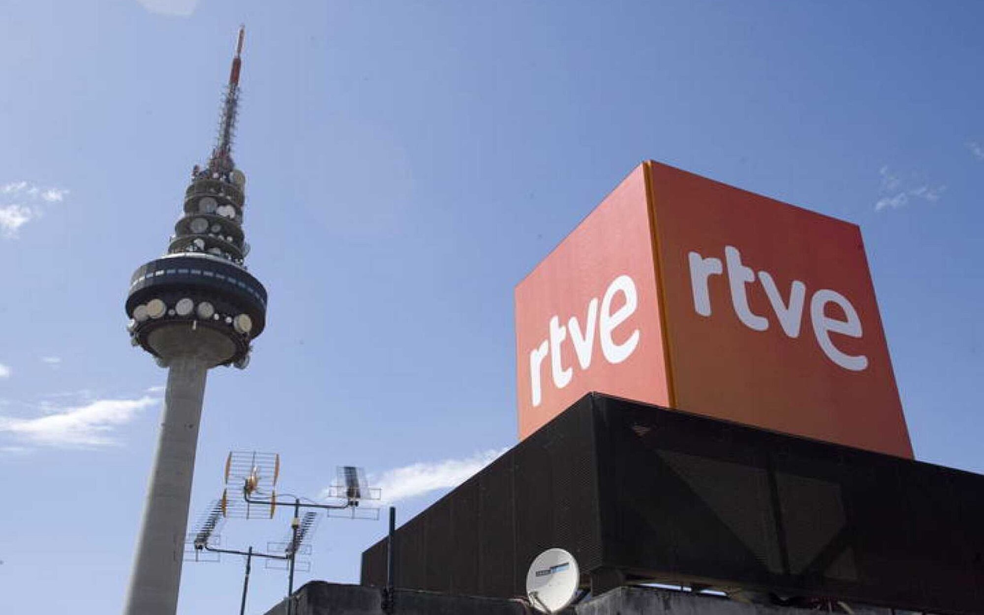 RTVE tacha de "errónea" la etiqueta otorgada por Twitter como "Medio financiado por el Gobierno"