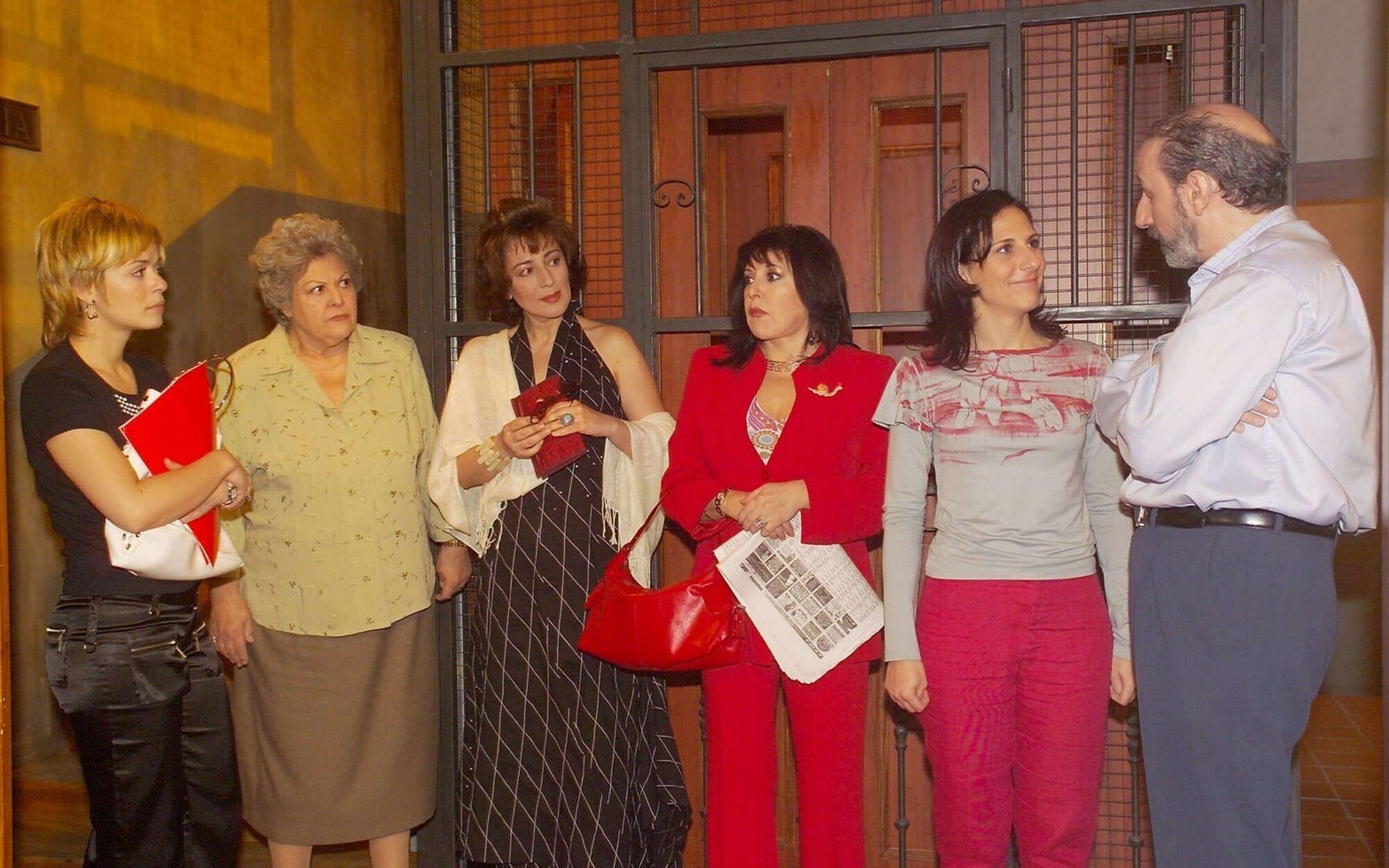 'Aquí no hay quien viva' celebrará su 20 aniversario con su "primer buen libro"