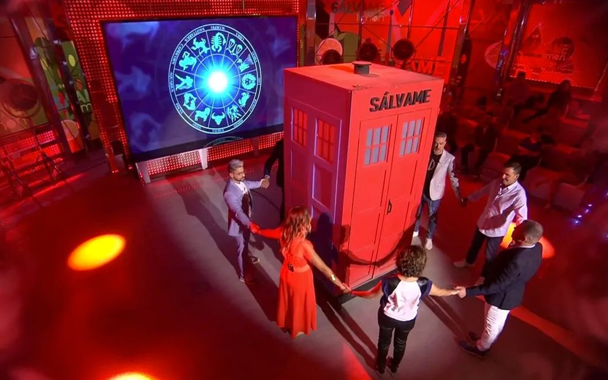 Unas videntes predicen el futuro profesional de los colaboradores de 'Sálvame' tras su cancelación