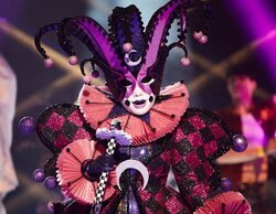 'Mask Singer 3': Tori Spelling, oculta bajo la máscara de Arlequín, segunda eliminada de la edición