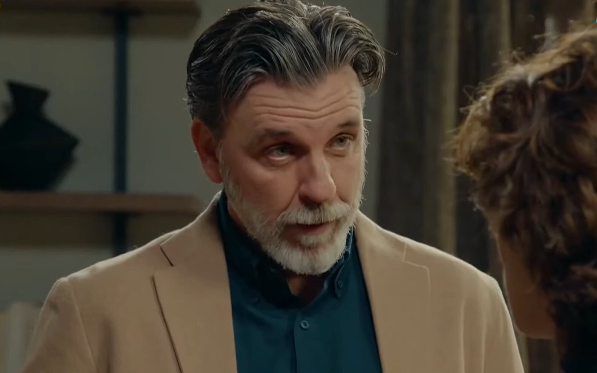 'Sálvame' devuelve la humillación a Armando del Río otorgándole su propio Oscar: "Leyenda del cine español"