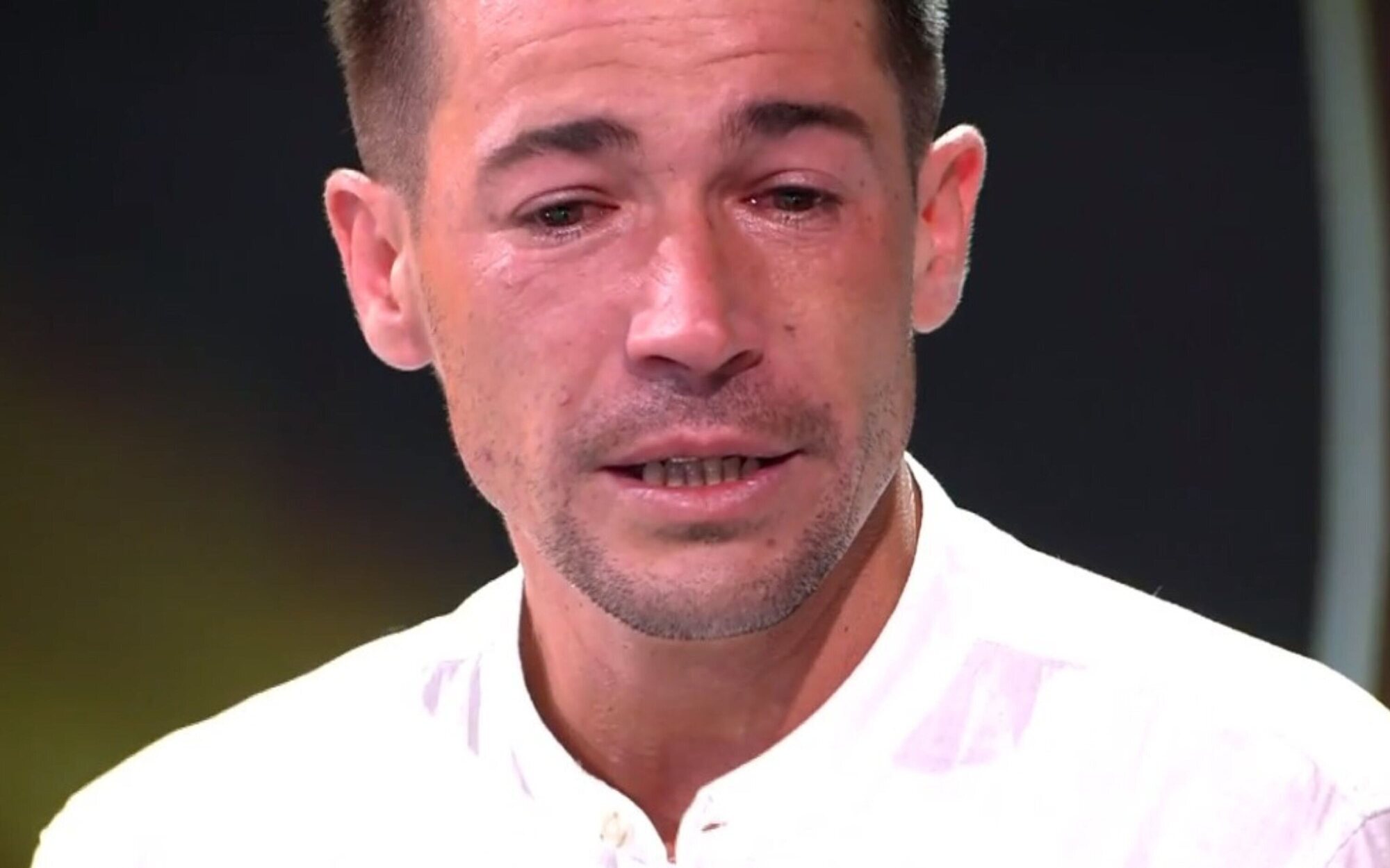 Juan José Ballesta rompe a llorar en 'La última noche' tras recibir una importante llamada