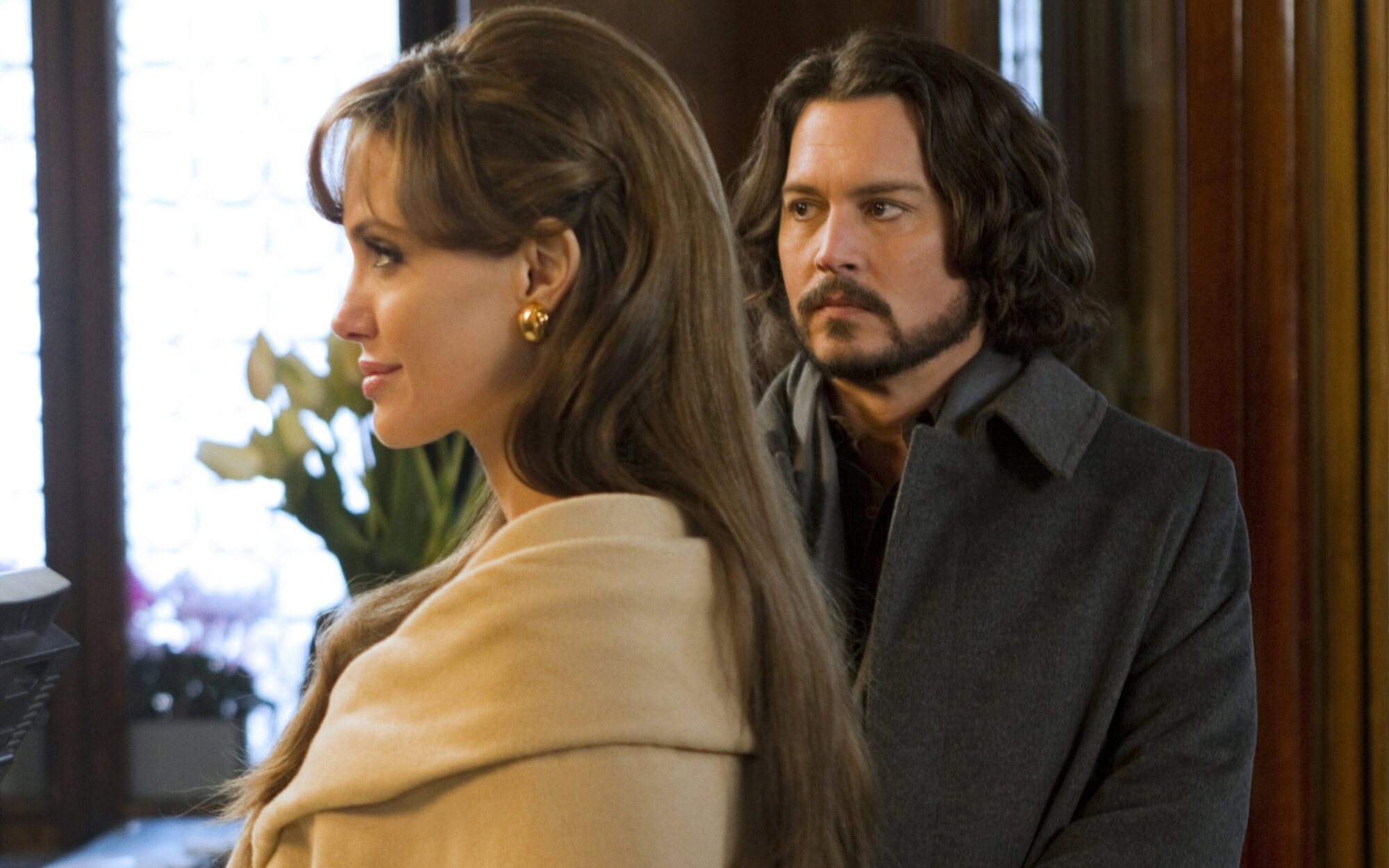 "The Tourist" (11,7%) y 'Secretos de familia' (11,9%) lideran pese a la subida de '¡Allá tú!' (10,8%)