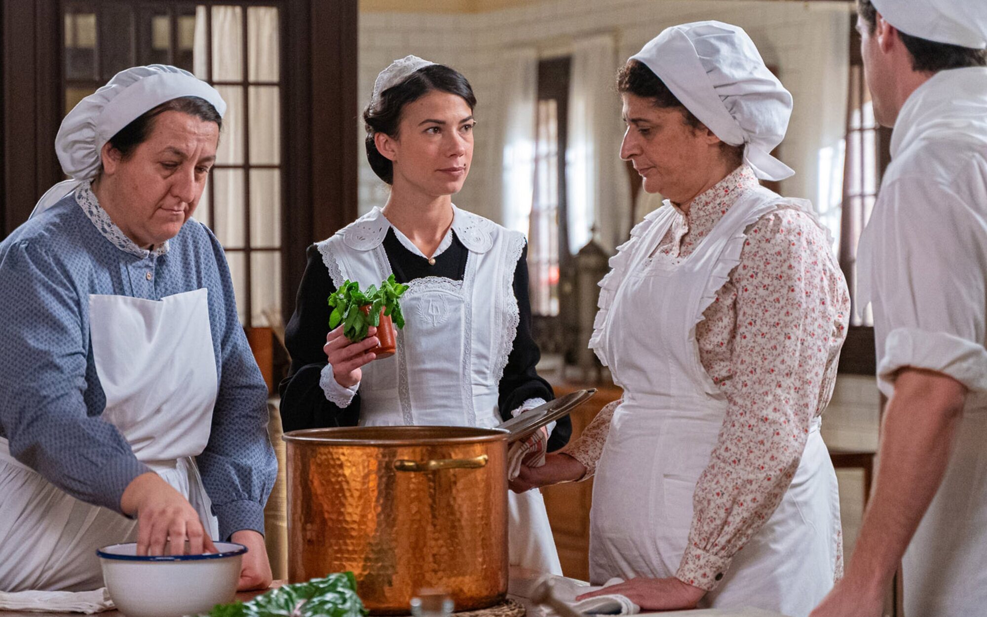 'La promesa' se revolucionará con una ilustre visita y una relación en ciernes