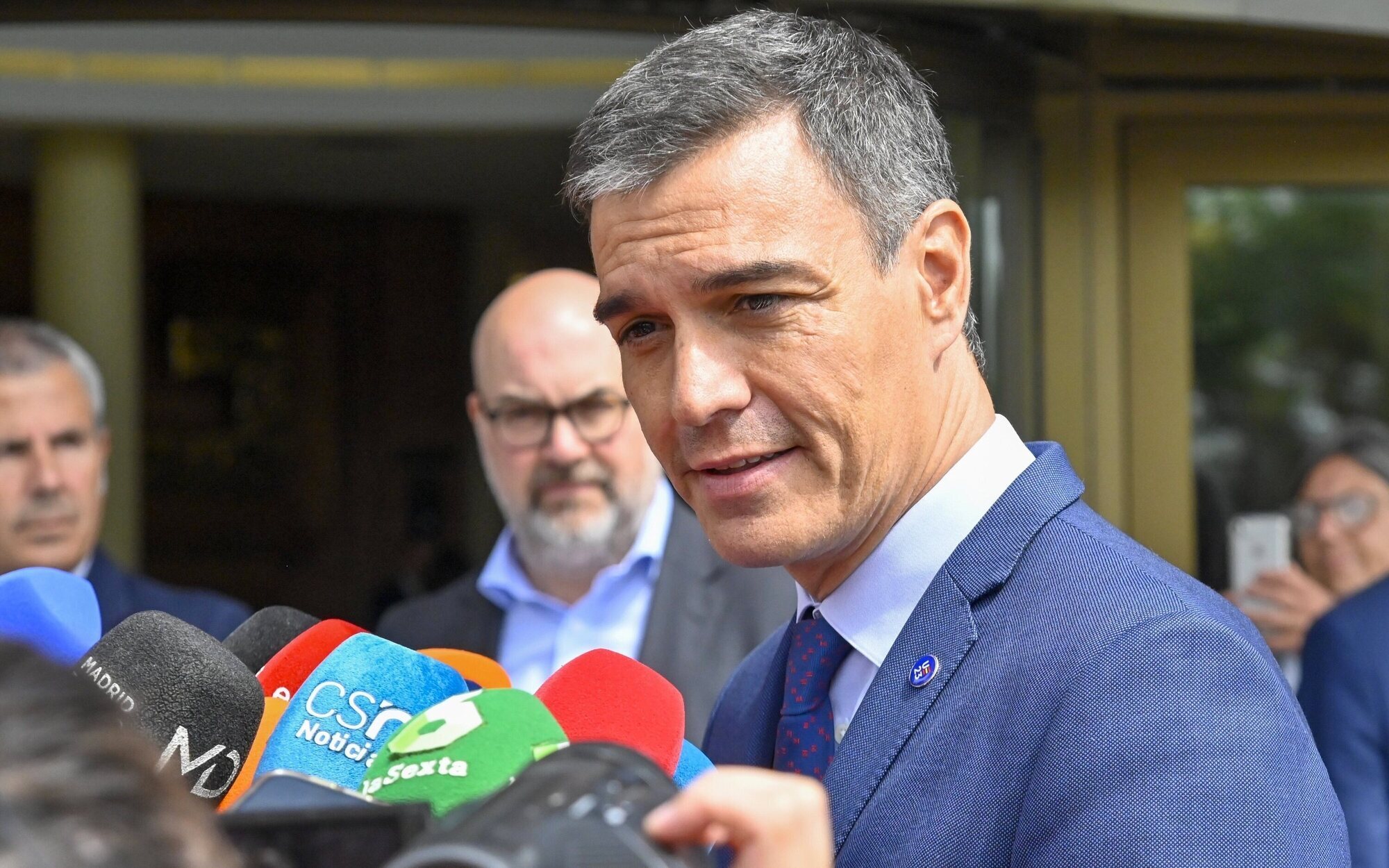Pedro Sánchez acude a la capilla ardiente de María Teresa Campos para despedirla