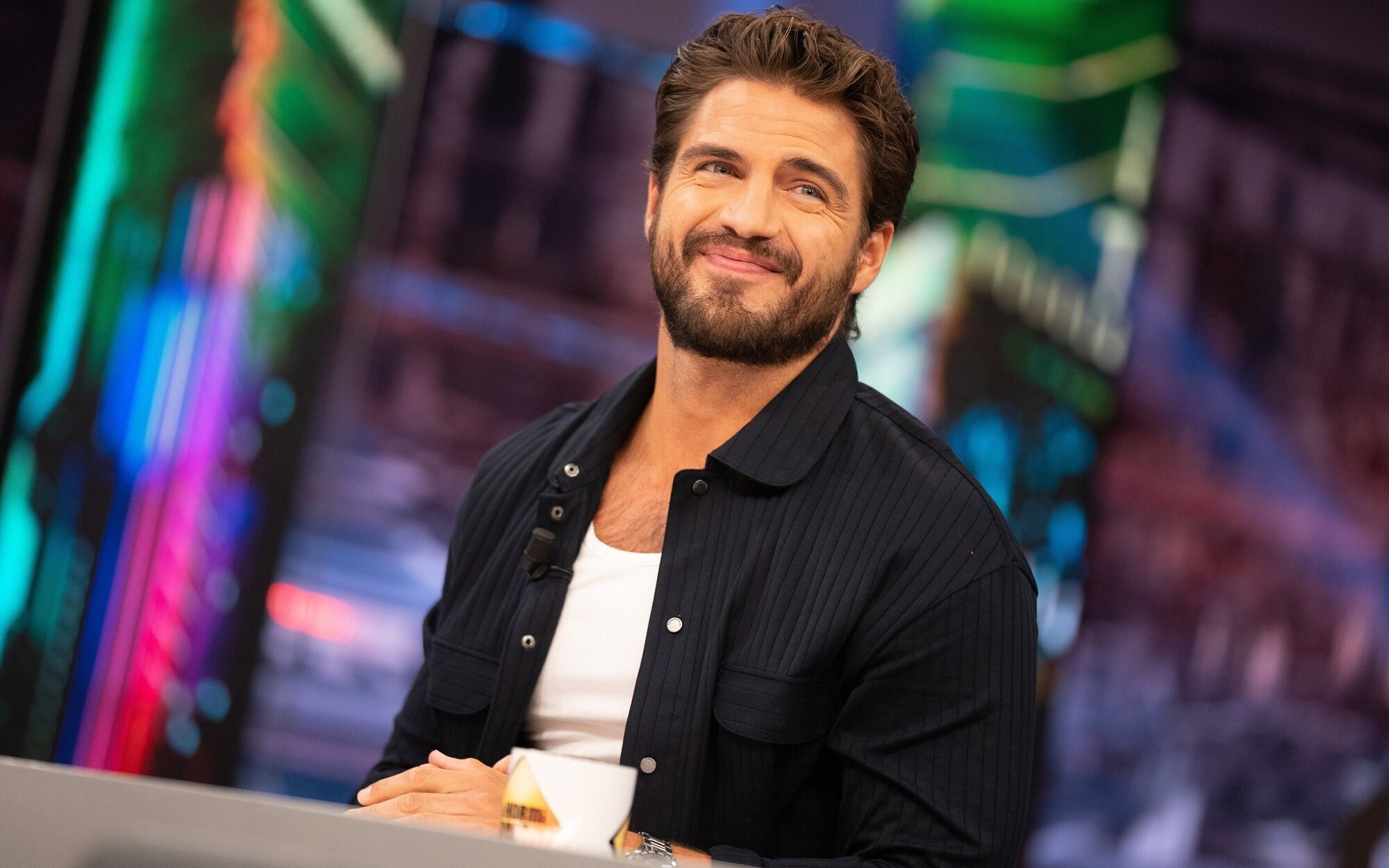 Maxi Iglesias habla de su físico en 'El hormiguero': "Me han dicho que no por guapo o por los ojos azules"