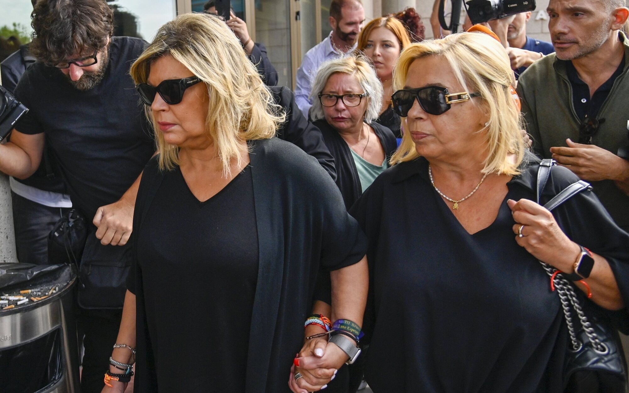 Pedro Sánchez recibe en La Moncloa a Terelu Campos y Carmen Borrego a horas del funeral de María Teresa Campos