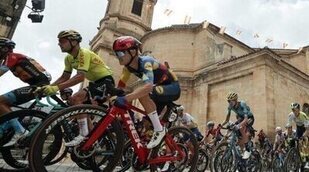 La 11ª etapa de La Vuelta a España pedalea fuerte contra 'Mujer' de Nova y el western de Trece