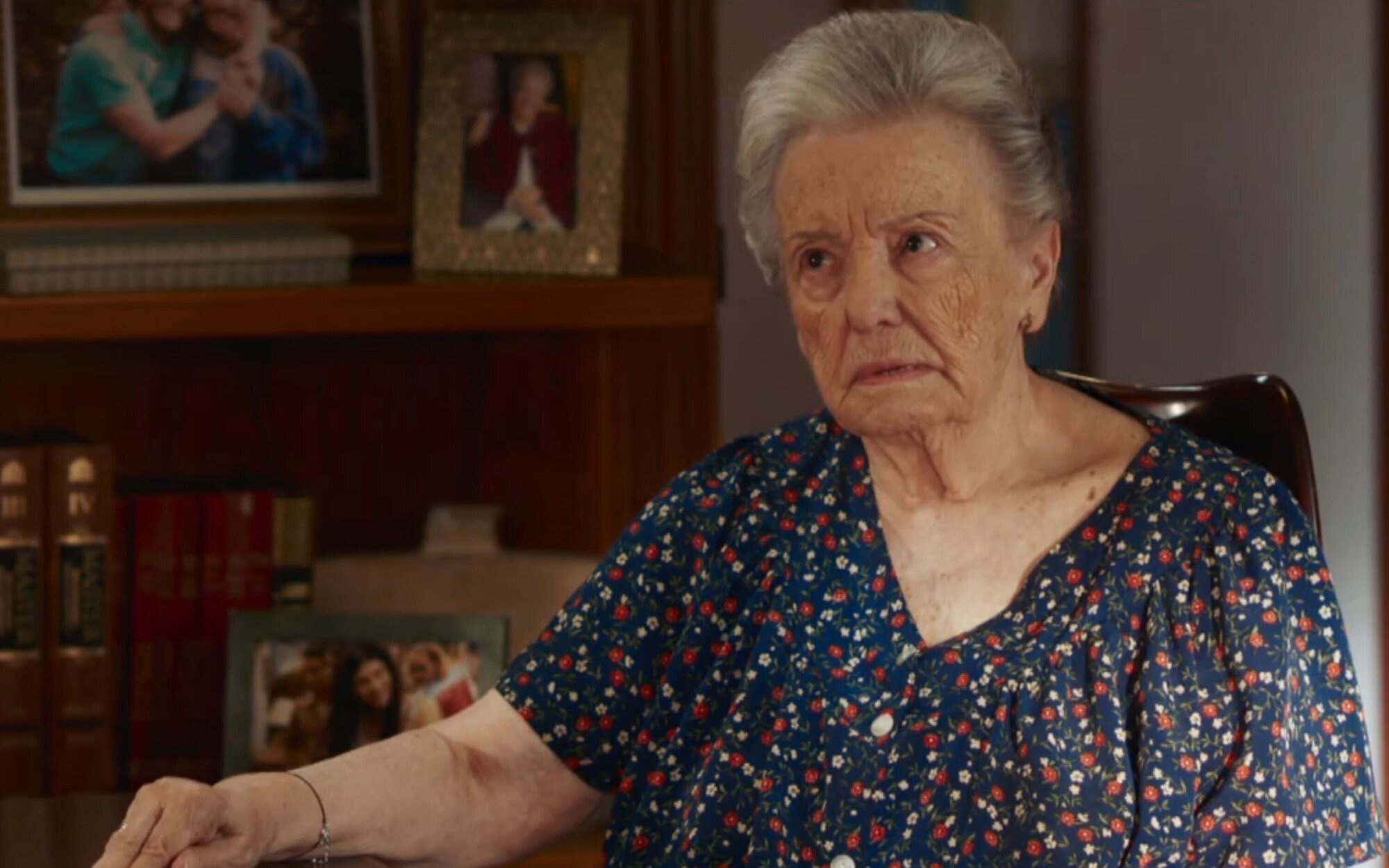 Herminia elige el idioma de la verdad para echar una aplaudida reprimenda a su nieta Inés en 'Cuéntame'