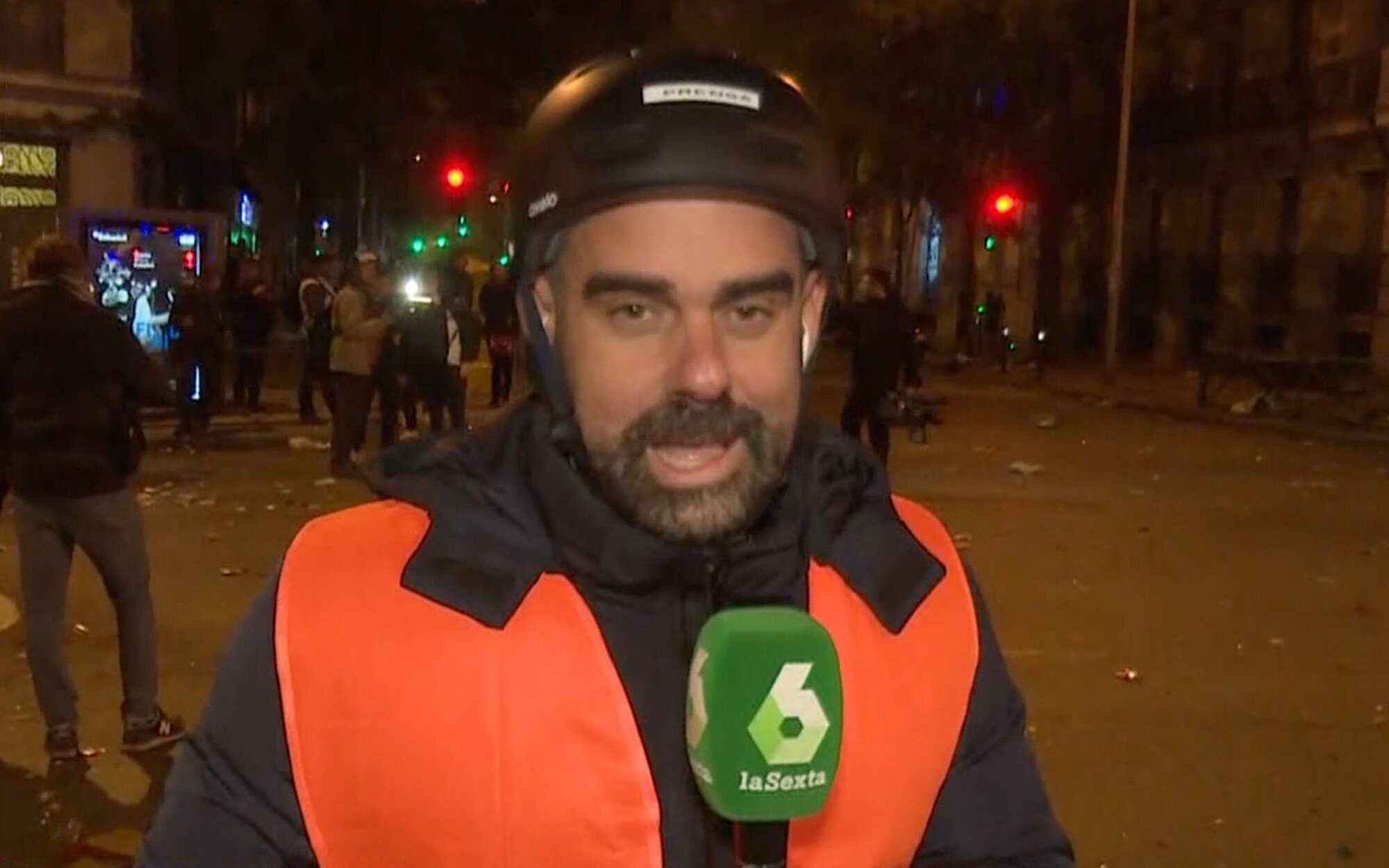 La respuesta de un reportero de 'El intermedio' tras ser llamado "pedazo maricón" en las protestas de Ferraz