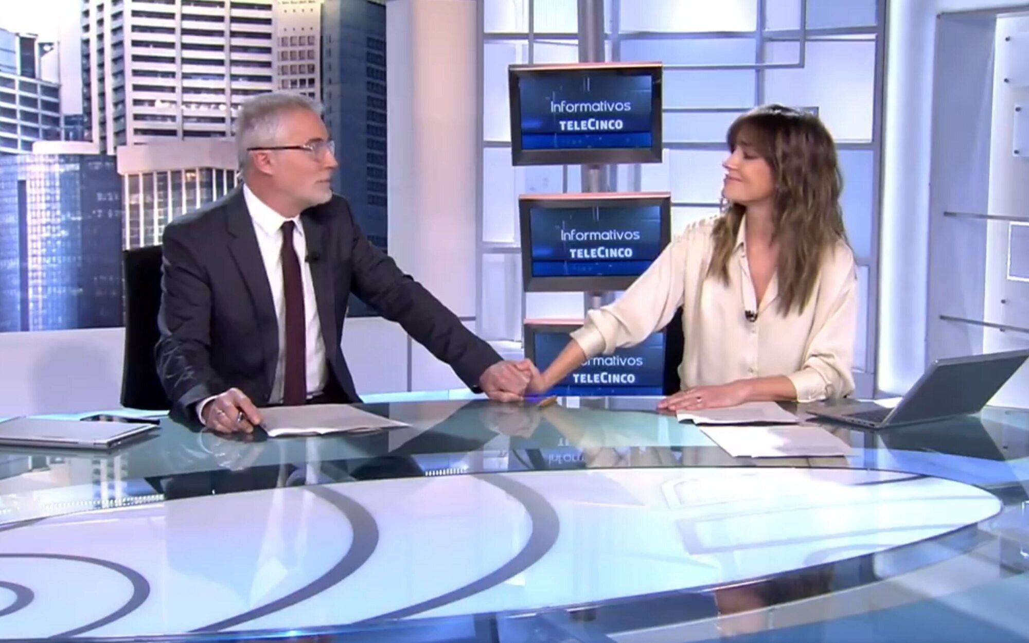 Las lágrimas de Isabel Jiménez al despedirse de David Cantero en 'Informativos Telecinco': "El mejor compañero"