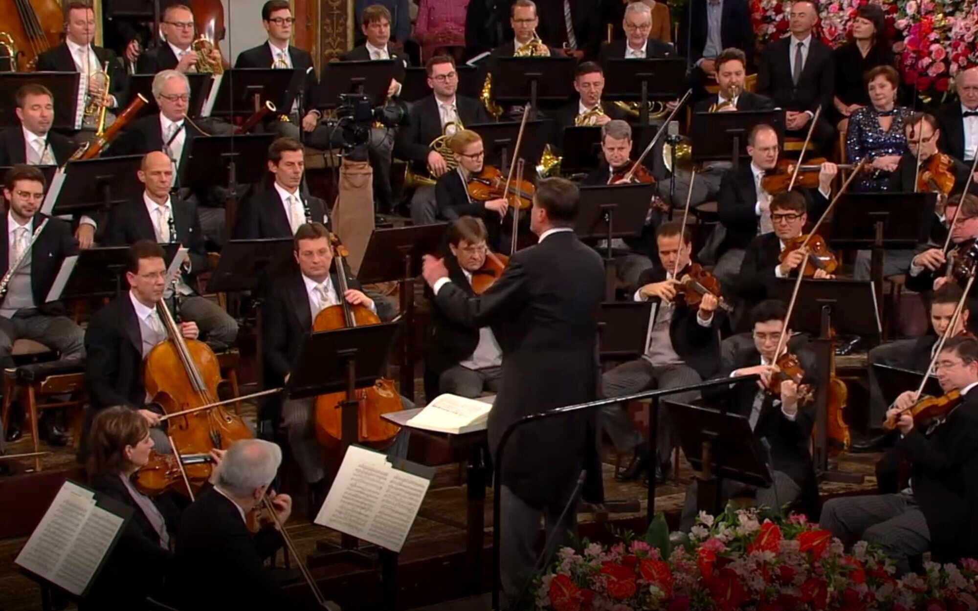 El Concierto de Año Nuevo 2024 (28,1%) arrasa en la mañana y el cine de La 1 (13,4%) gana a 'Hermanos' (11,3%)