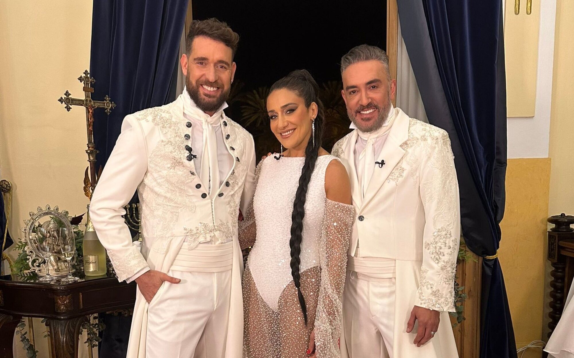 Así fueron las Campanadas de TV Melilla con Kiko Hernández y su marido, Fran Antón, dándose un beso en directo