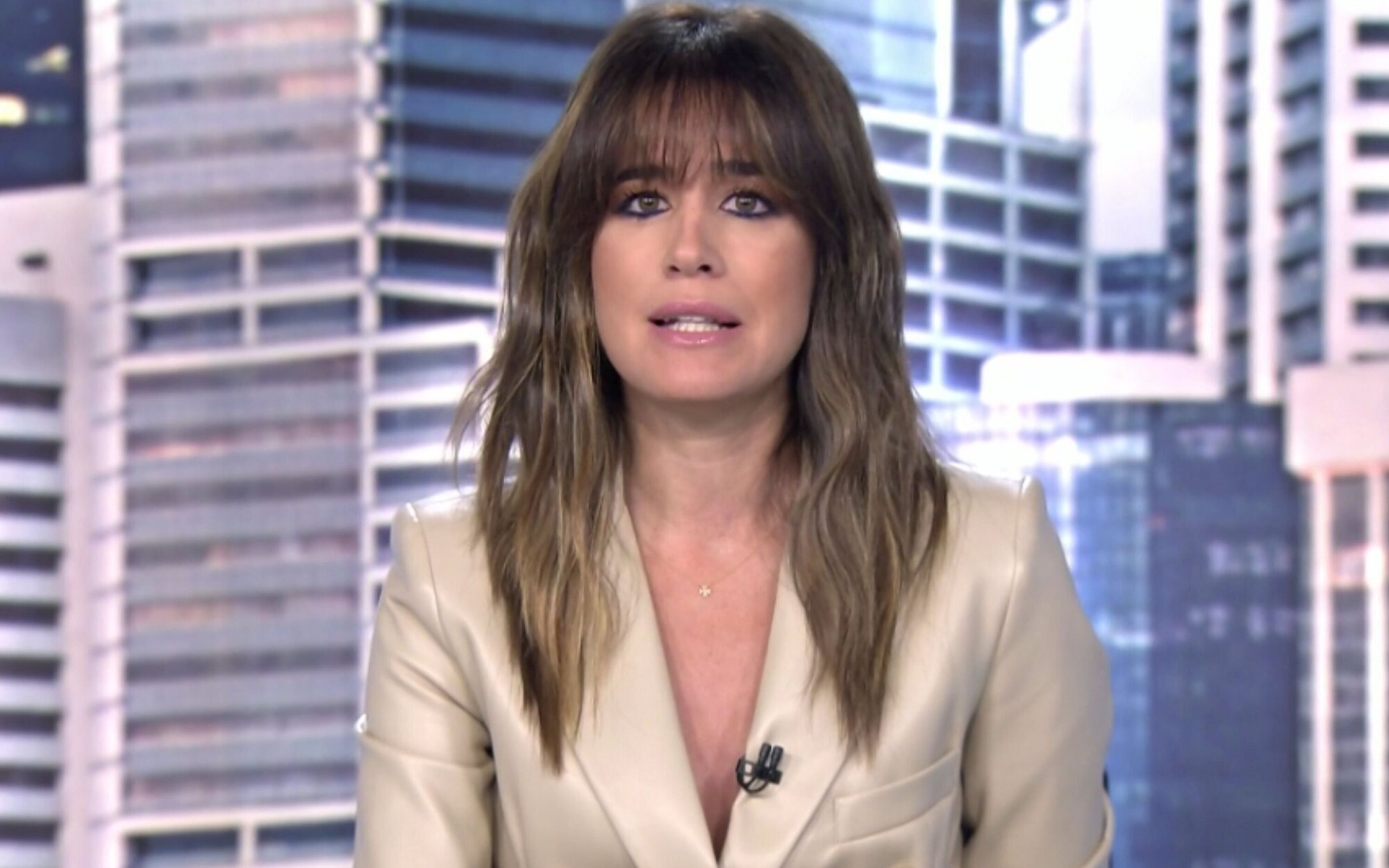 Así ha sido la despedida del plató de 'Informativos Telecinco' con el skyline apagándose tras 18 años