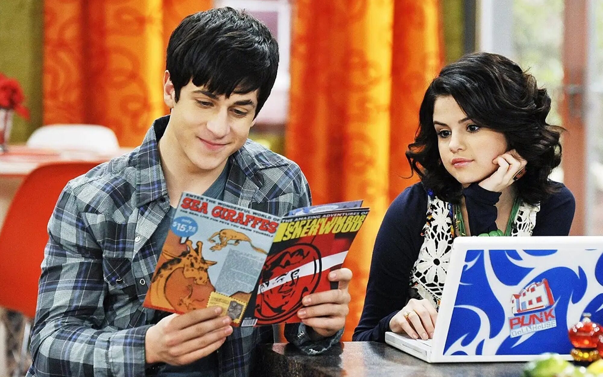 'Los magos de Waverly Place' vuelve diez años después con una secuela con David Henrie y Selena Gomez