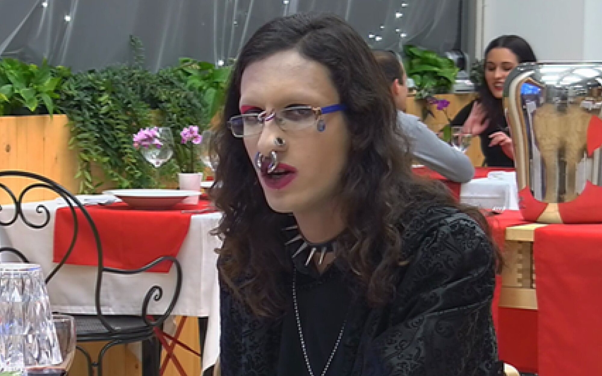 Platania Aeternum reaparece en 'TardeAR' como "ser cósmico pansexual", ocho años después de 'First Dates'