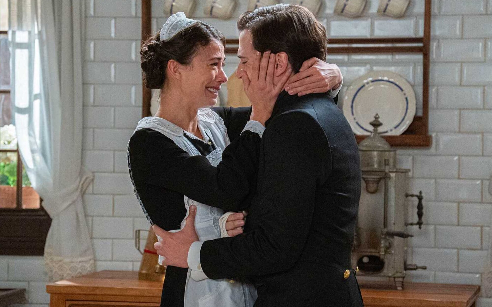 'La promesa' vivirá la pedida de mano de Feliciano a Teresa y tendrá una visita inesperada